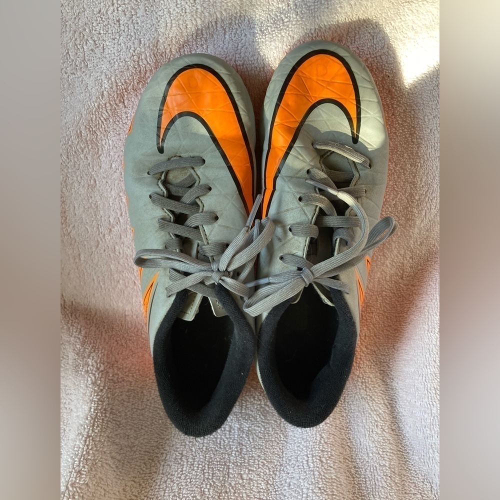 Boys Nike cleats Hypervenom 3.5Y